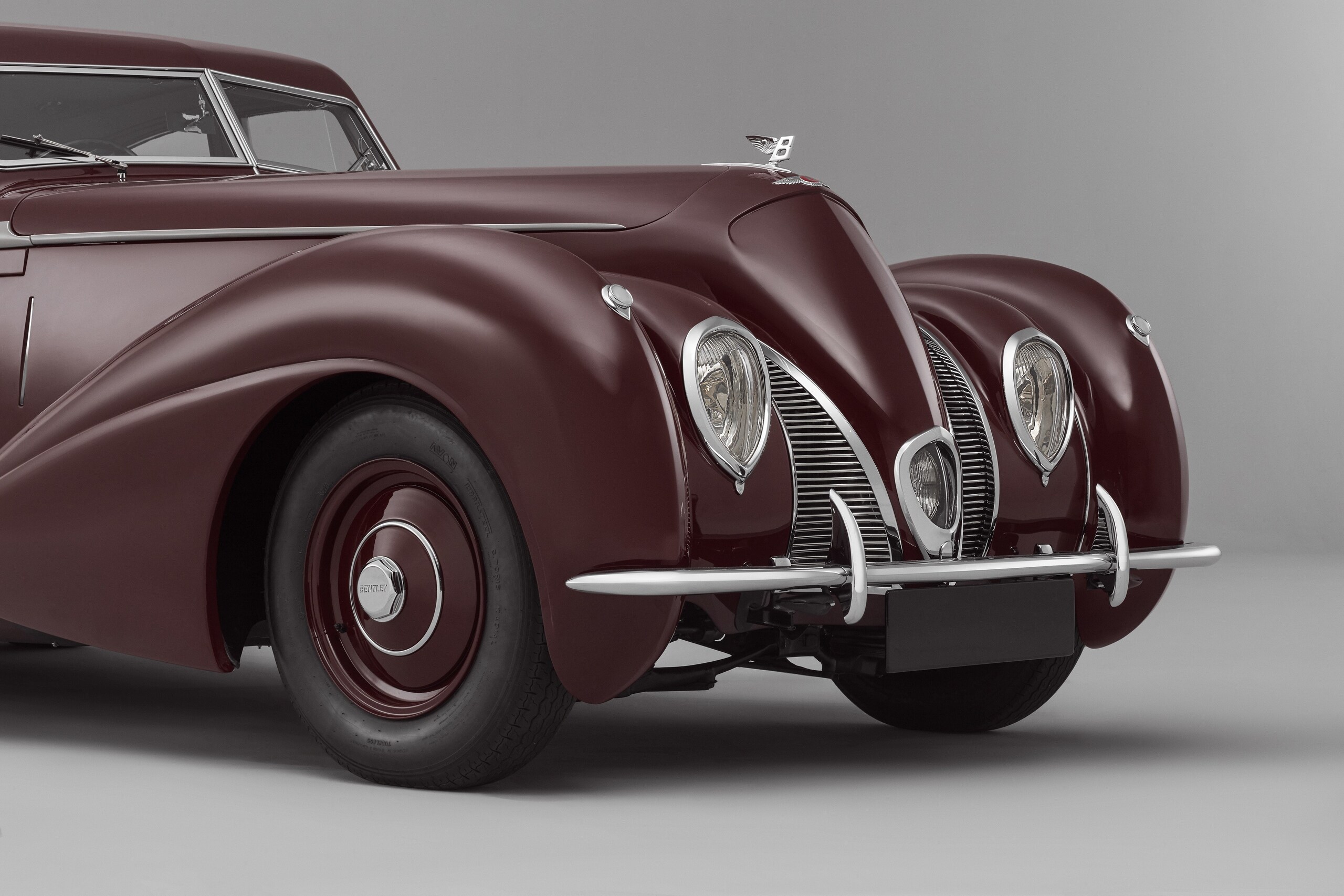 Bentley Corniche, il grande ritorno: gli scatti