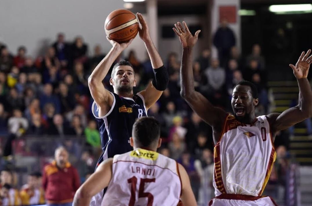 Riccardo Santolamazza firma con Cantù