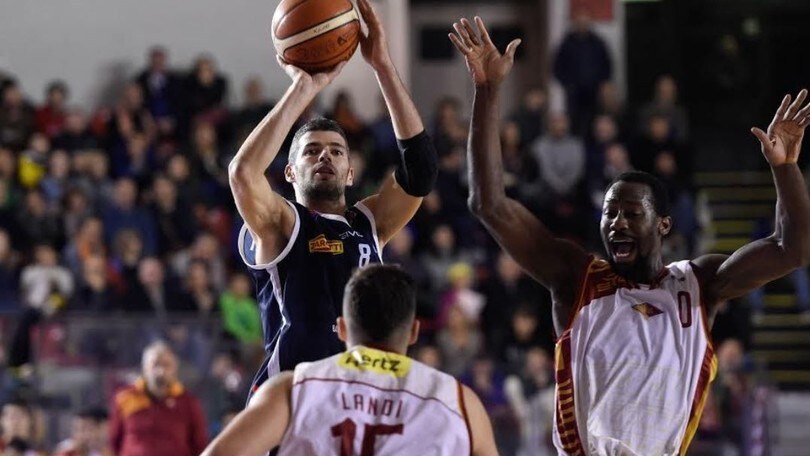 Riccardo Santolamazza firma con Cantù
