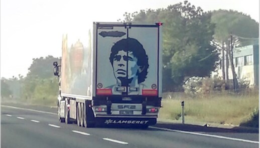 Nel giorno dei mancini, non poteva mancare... Maradona