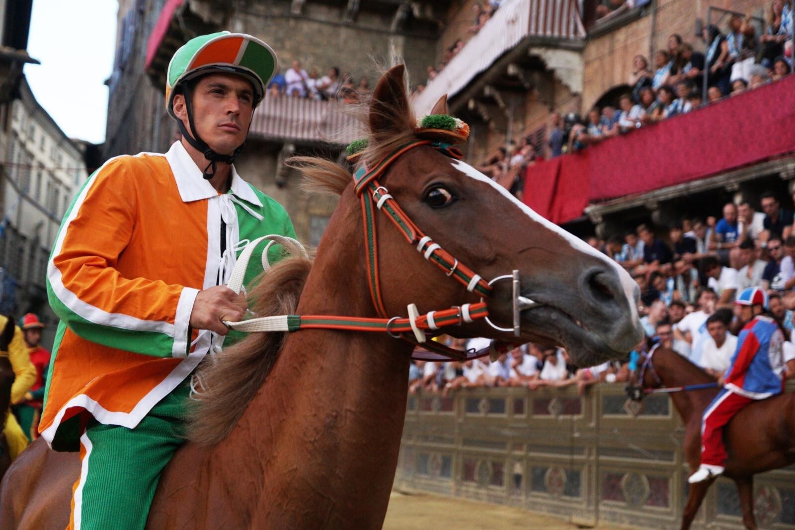 Palio di Siena, la contrada Selva vince al fotofinish