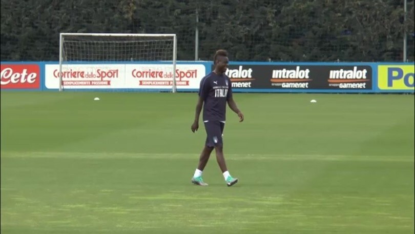 Balotelli saluta e ringrazia i supporters del Flamengo
