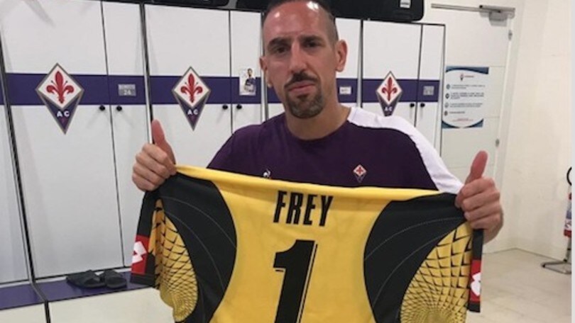 Frey "accoglie" Ribery e gli manda la maglia