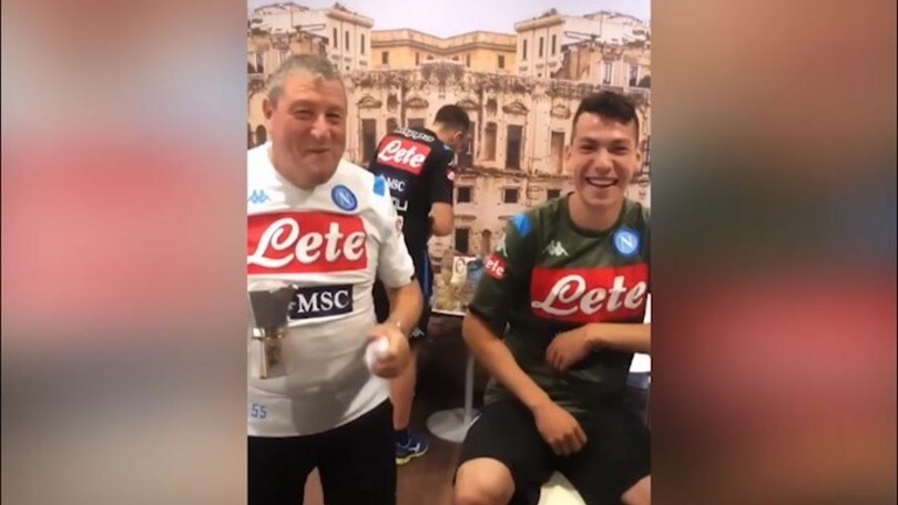 Napoli, primo caffè per Lozano