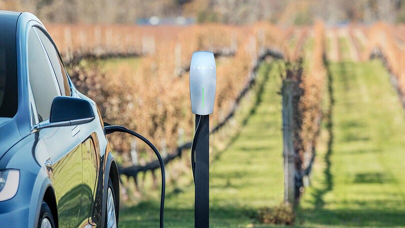 Tesla amplia l'offerta: arrivano le assicurazione per auto