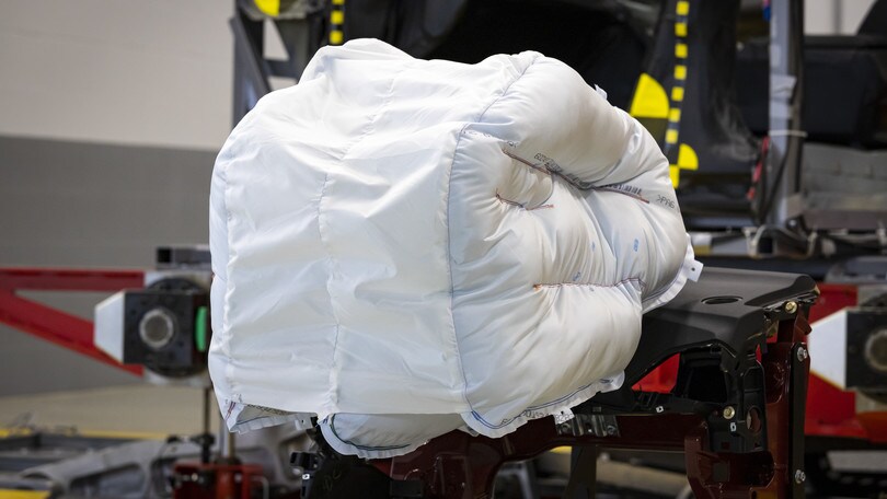Honda, il nuovo airbag: tutti gli scatti