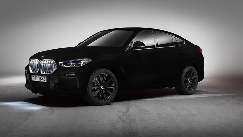 BMW X6 Vantablack: gli scatti
