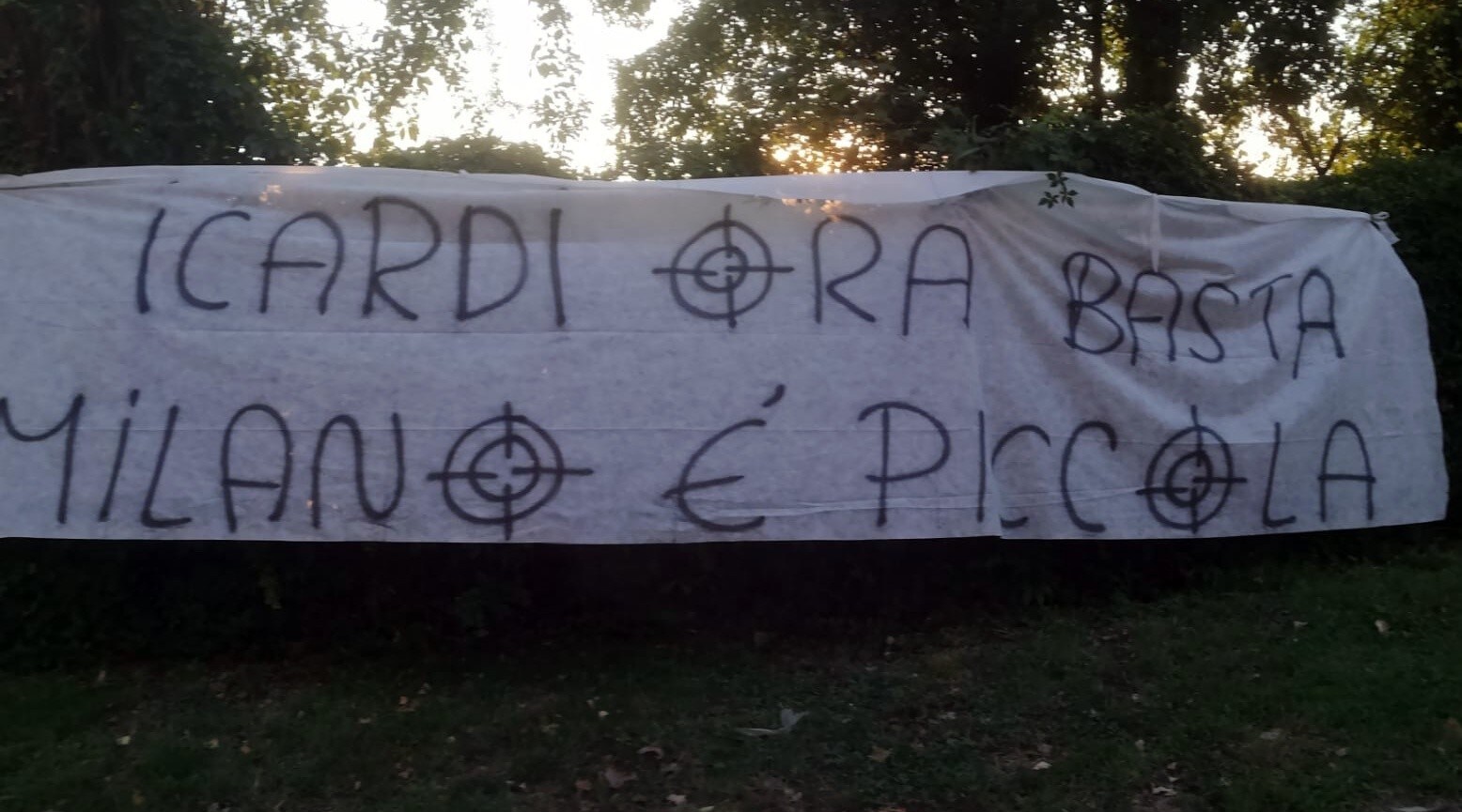 Inter, striscione di minaccia per Icardi: "Milano è piccola"