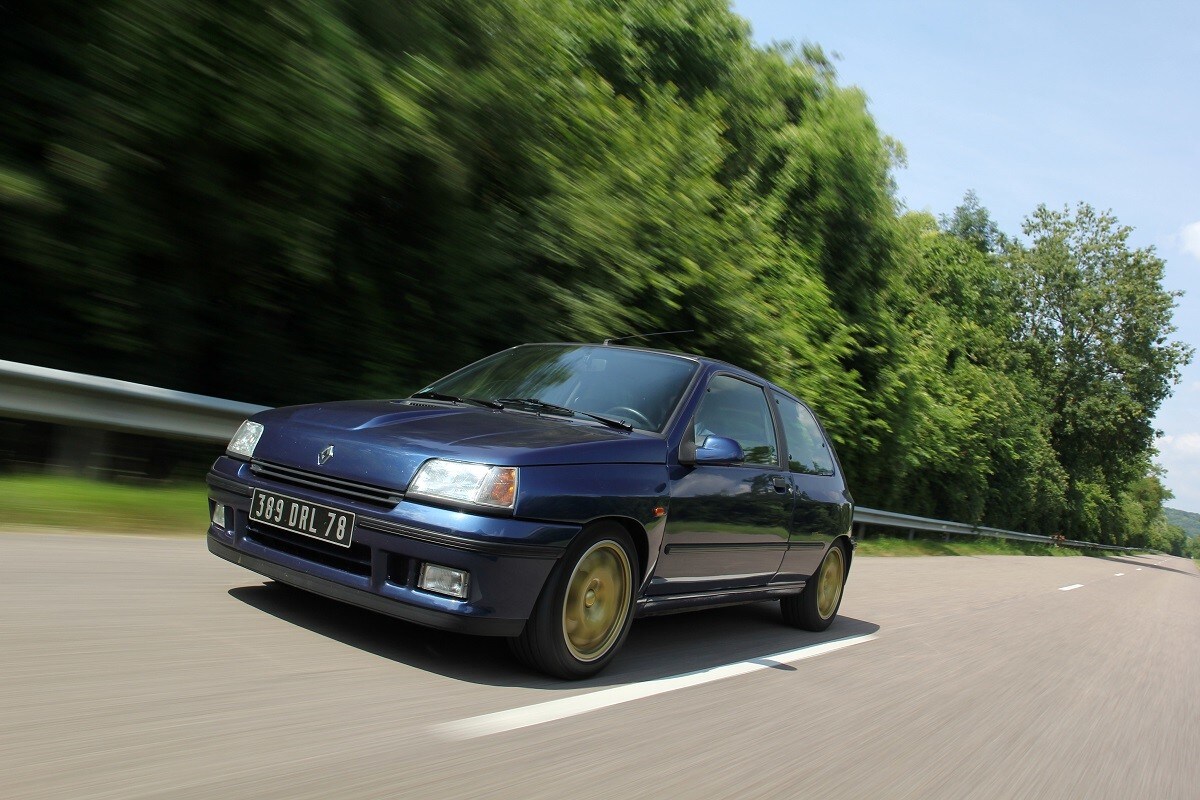 Renault Clio Williams, la citycar sportiva: gli scatti