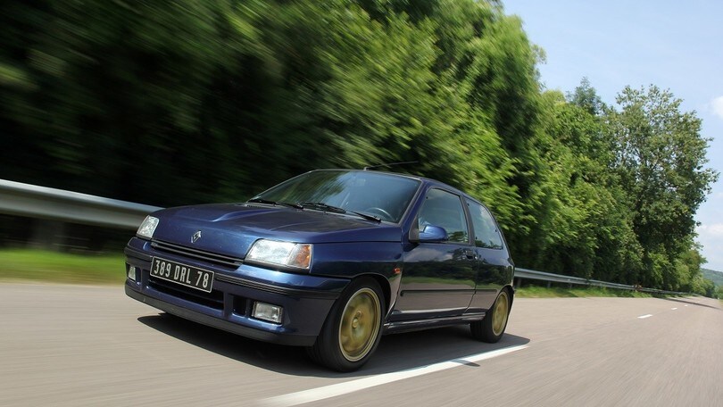 Renault Clio Williams, la citycar sportiva: gli scatti