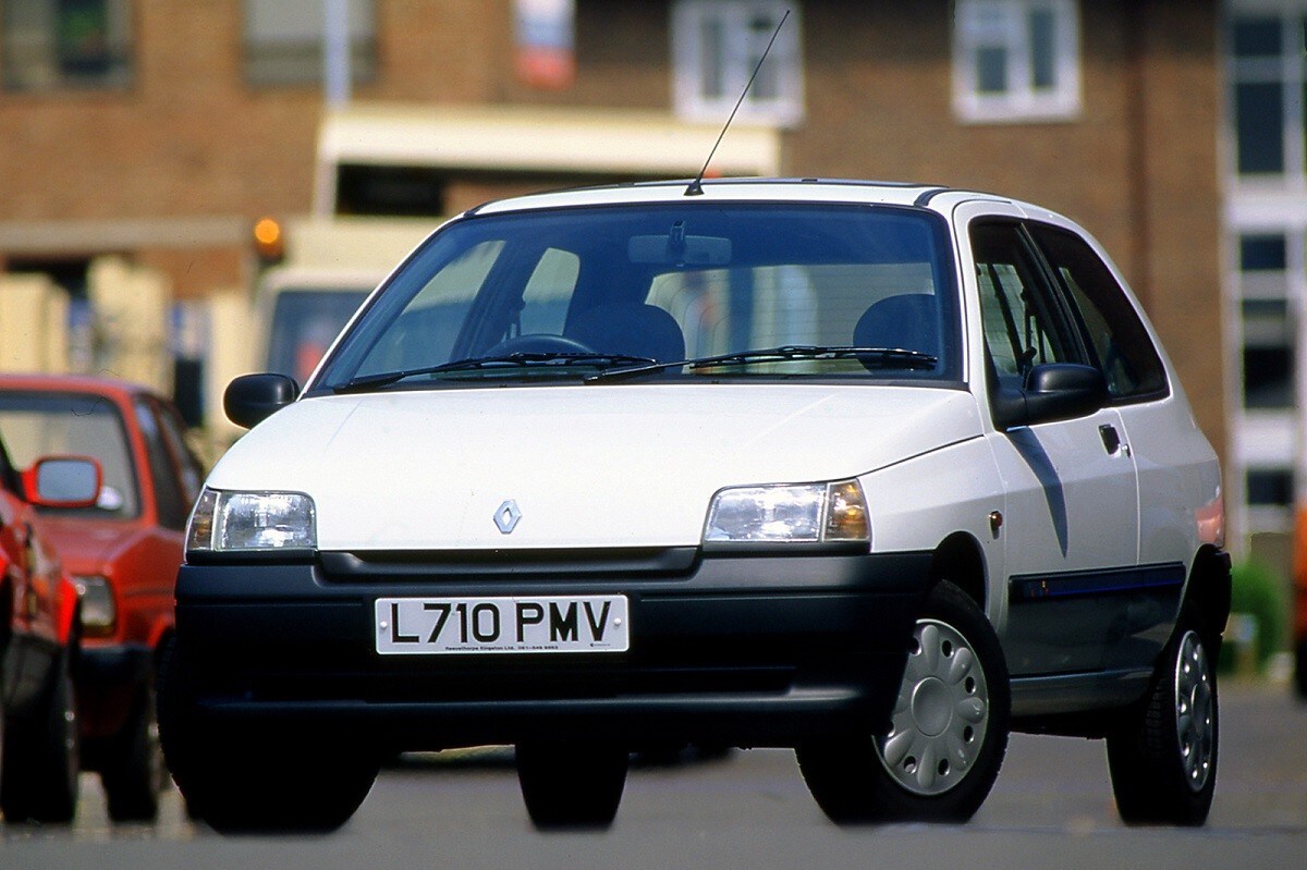 Renault Clio, la prima serie della mitica utilitaria: gli scatti