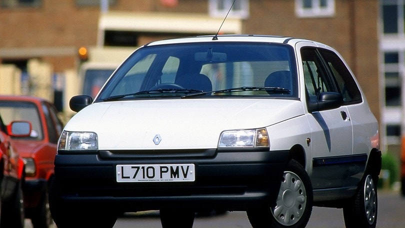 Renault Clio, la prima serie della mitica utilitaria: gli scatti