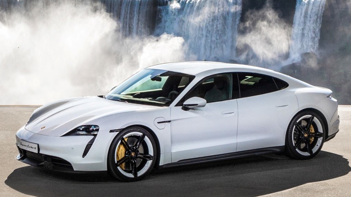 Porsche Taycan Turbo S, gli scatti