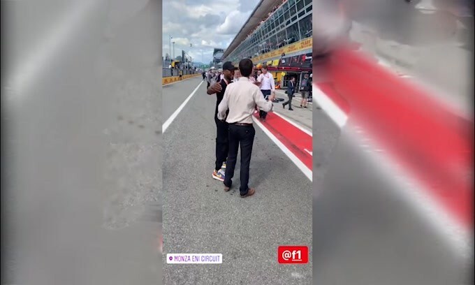 A Monza vince la Ferrari, Evra intona l'Inno di Mameli
