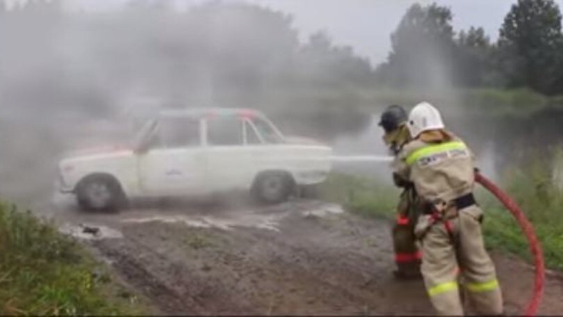 L'autolavaggio estremo con la cisterna dei pompieri VIDEO