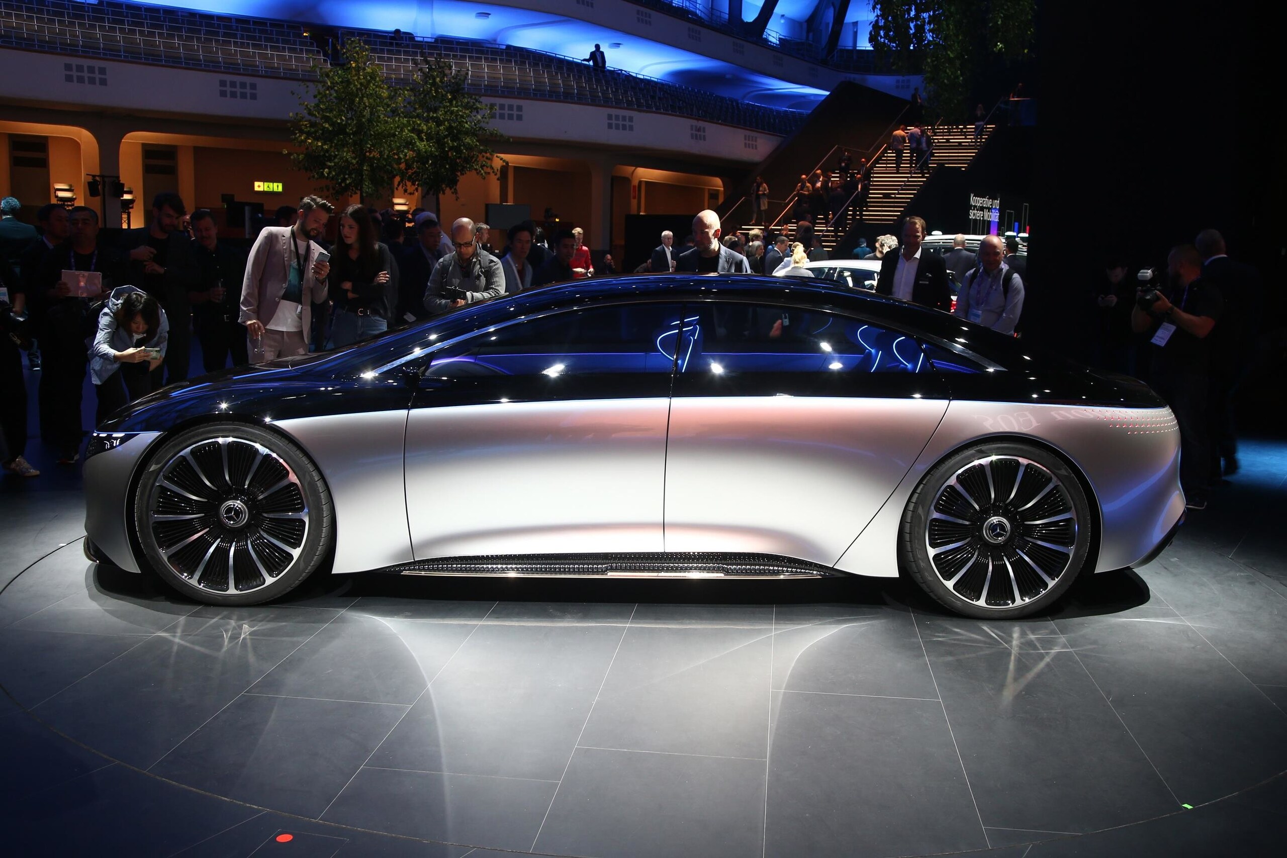 Mercedes Vision EQS: le immagini