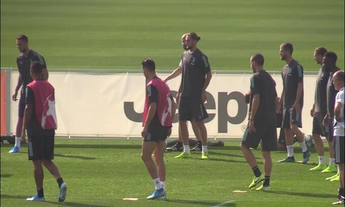 Juve, si ferma Douglas Costa