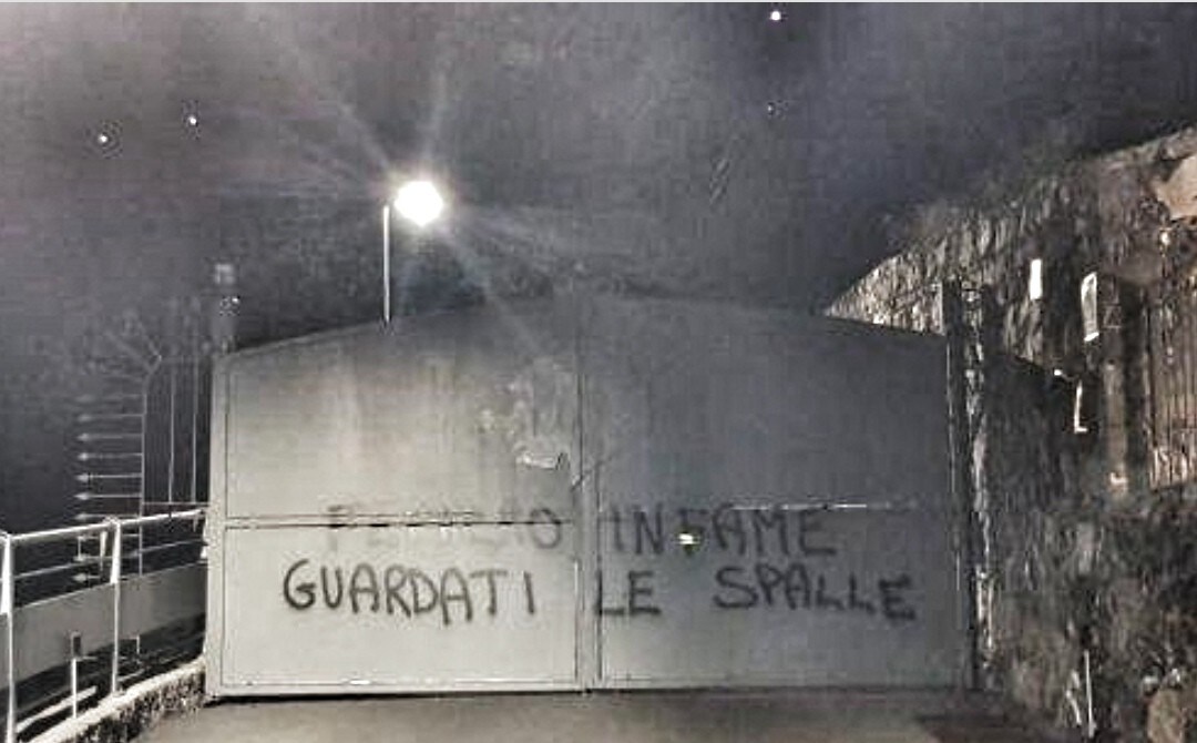 "Ferrero infame, guardati le spalle". Scritta shock a Casa Samp