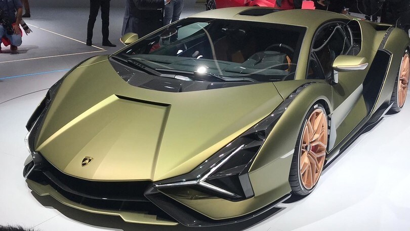 Lamborghini, Aventador ibrida "vecchia scuola"