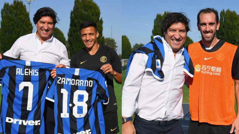 Inter, visita speciale di Zamorano: in posa con la maglia 1+8