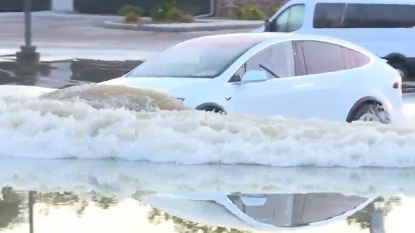 Tesla Model X è tante cose, ma non un sottomarino