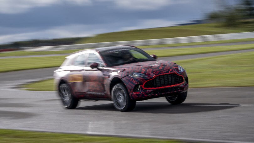 Aston Martin DBX,il V8 si racconta