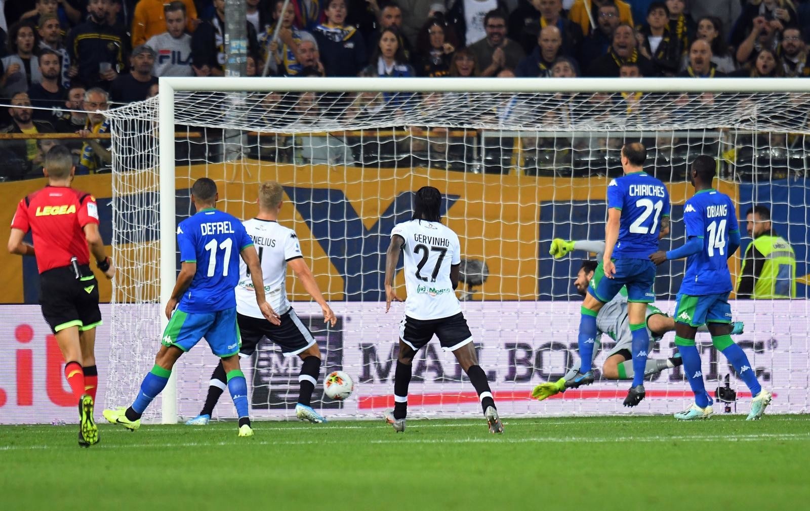 Il Parma batte il Sassuolo con un'autogol di Bourabia al 95'