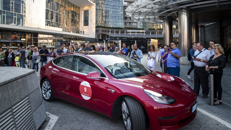 Tesla Model 3 vince Mille Miglia Green. Sul podio Renault Zoe e Mercedes EQC
