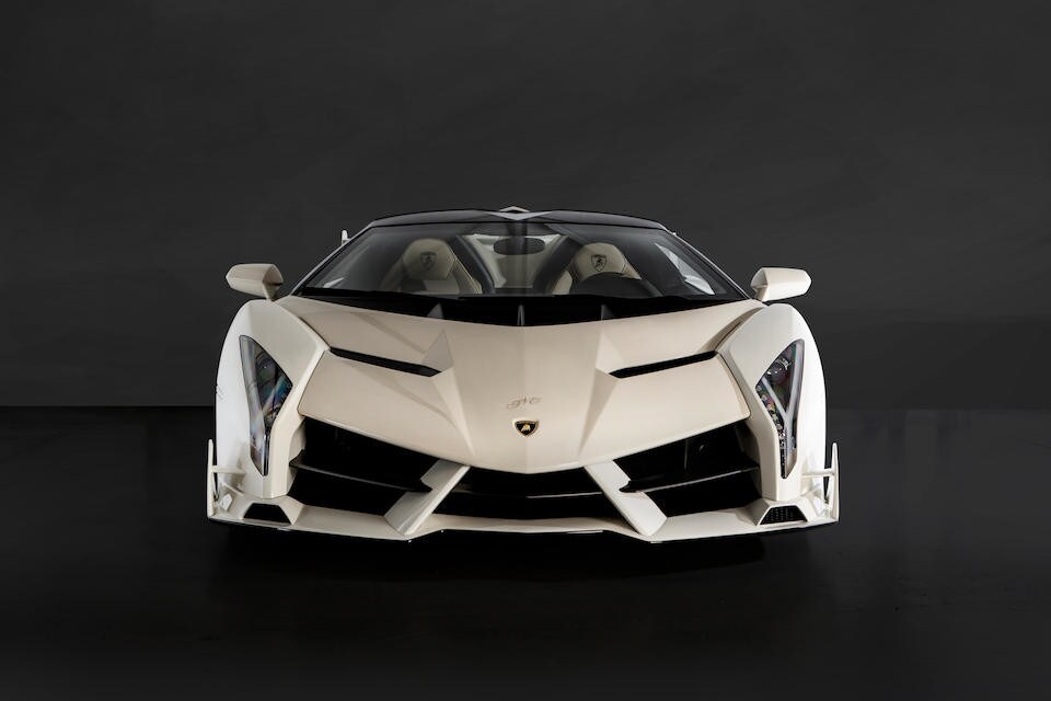 Lamborghini Veneno Roadster, asta da record: gli scatti