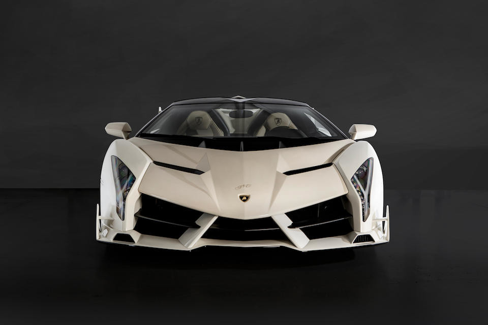 Lamborghini Veneno Roadster, asta da record: gli scatti