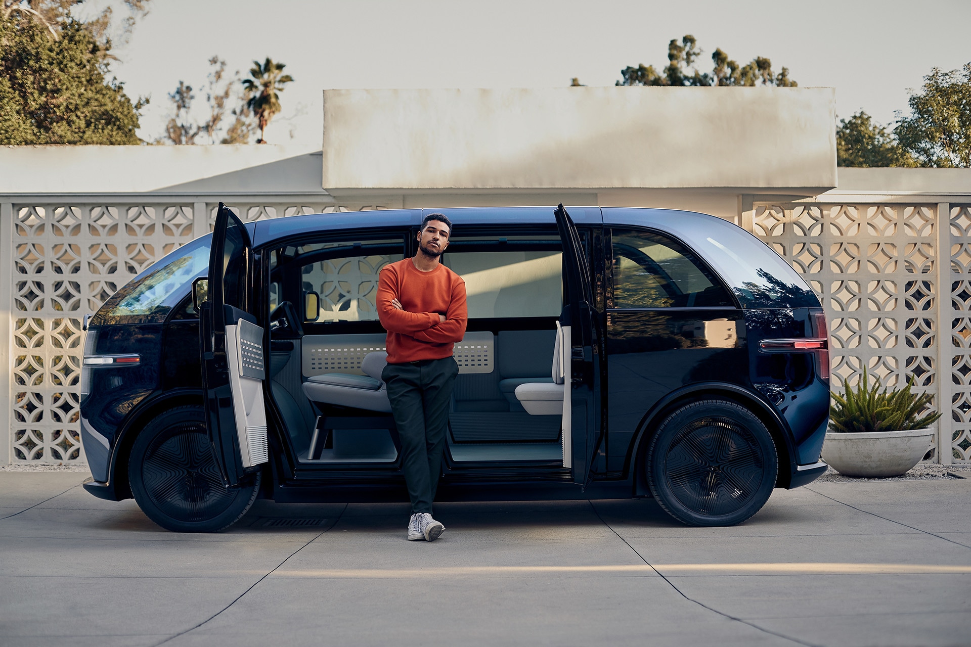 Canoo, il minivan elettrico: immagini