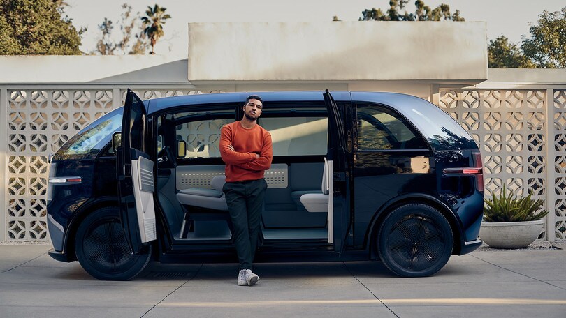 Canoo, il minivan elettrico: immagini