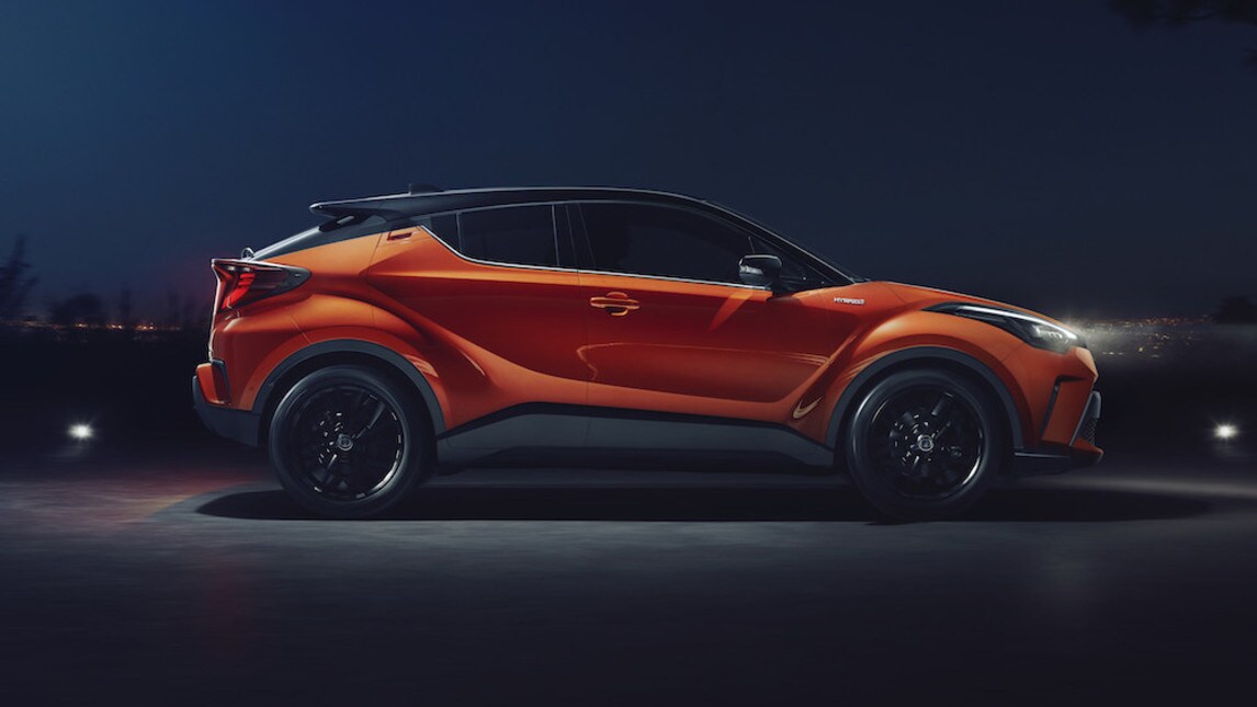 Toyota CH-R, spottato il tuning cromato