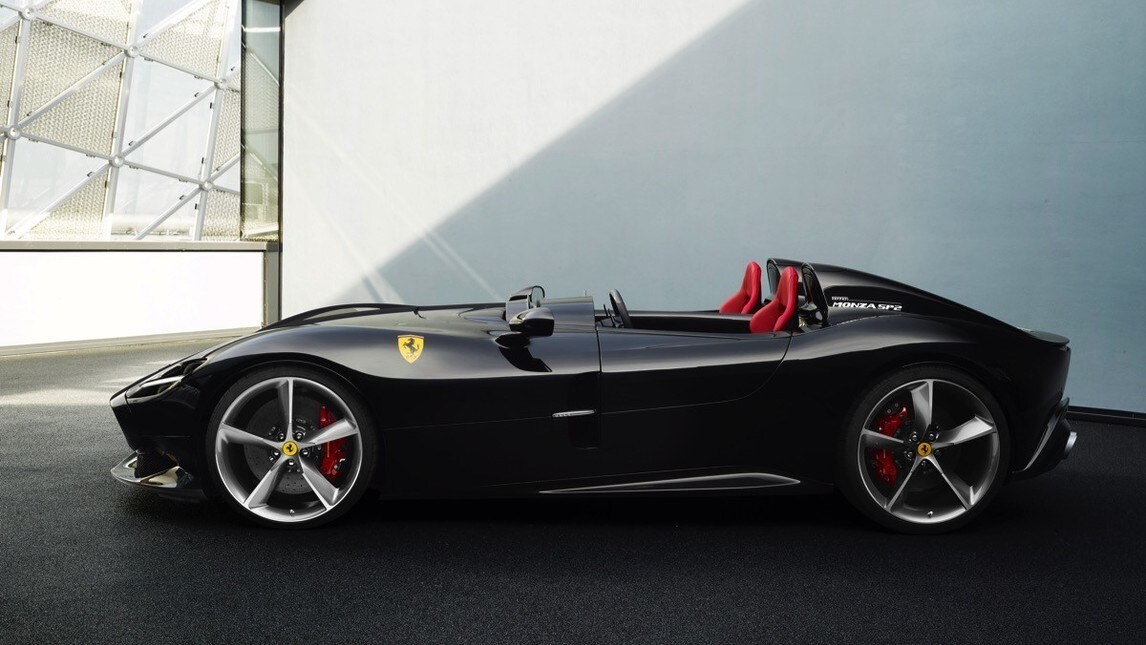 Ibrahimovic, una Ferrari Monza SP2 per festeggiare i 38 anni
