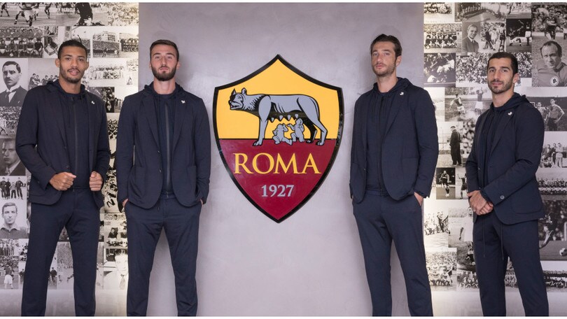 I giocatori della Roma eleganti in Tombolini