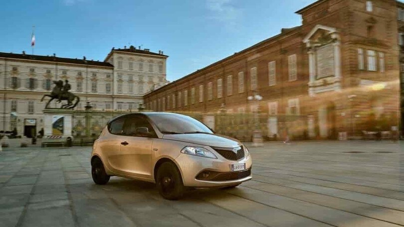 Lancia Ypsilon Monogram, nero e oro per la citycar