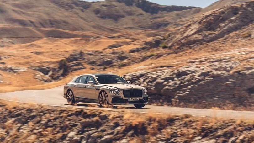Bentley Flying Spur Blackline, le foto