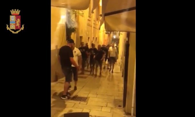 Cagliari-Pogon, incidenti in centro: ecco le immagini