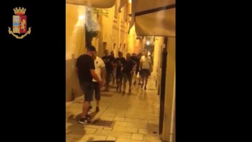 Cagliari-Pogon, incidenti in centro: ecco le immagini