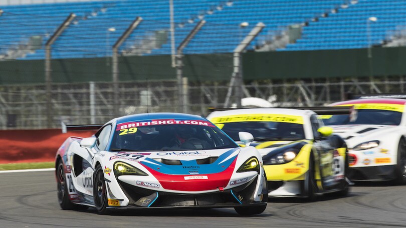 McLaren 620R, versione su strada della GT4