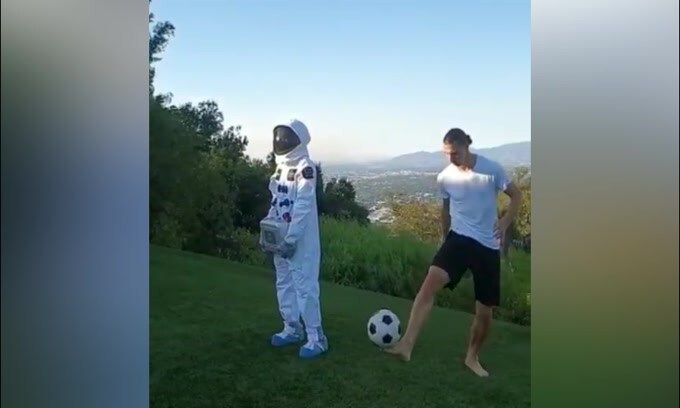 L'ultima sfida di Ibra: "Porto il mio pallone sulla luna"