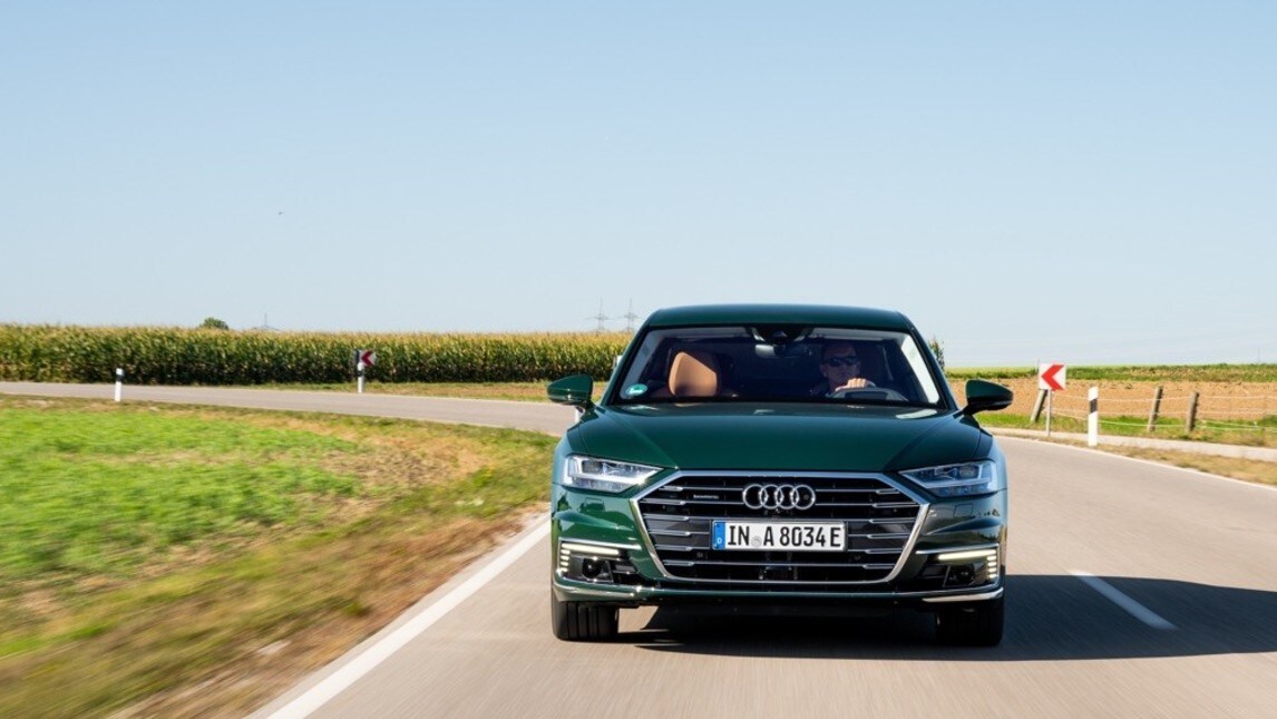 Audi A8 e quattro, le foto dell'ibrida plug