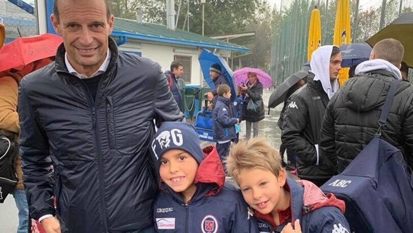 Max Allegri con Lorenzo Amato e Riccardo Mele, baby portieri del Vanchiglia