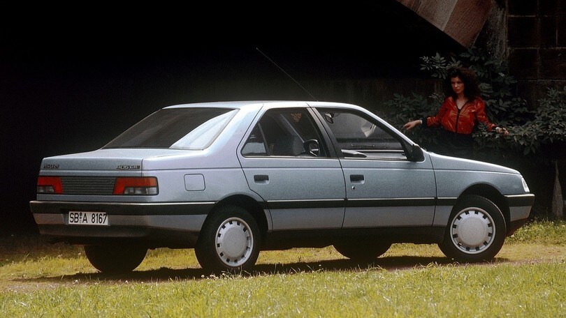 Peugeot 405, la berlina sportiva per eccellenza