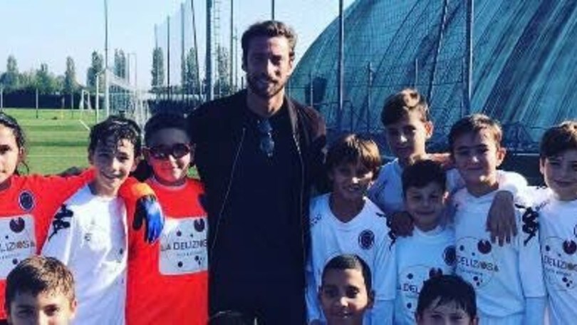 Che sorpresa per gli Esordienti 2008 del Vanchiglia! Foto squadra con un "intruso" speciale