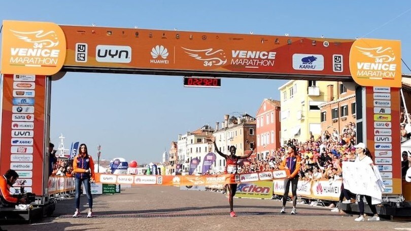 Lencho Tesfaye Anbesa e Judith Korir dominano la 34^ Huawei Venicemarathon