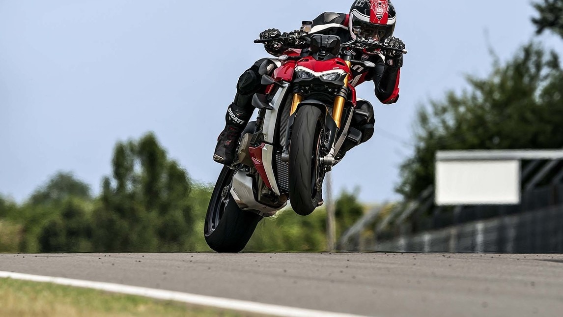 Ducati Streetfighter V4: potenza e peso da record per la naked