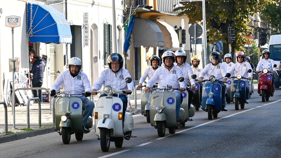 Vespa Club Italia, 70 anni e non sentirli: il raduno a Pontedera