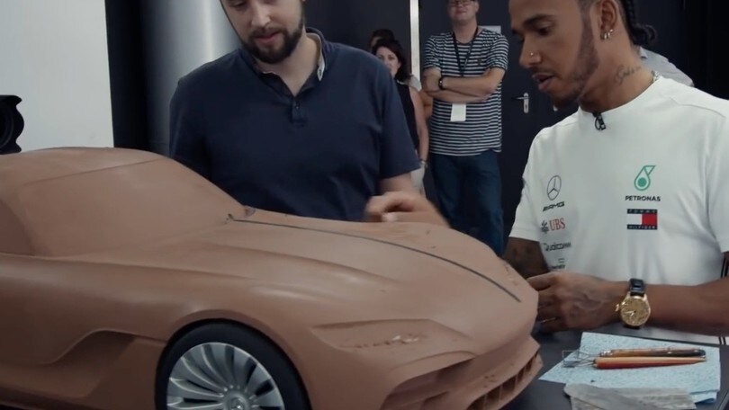 Mercedes, la nuova AMG GT rivelata da Hamilton?