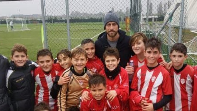 I baby talenti degli Esordienti fb del Rosta con uno spettatore... d'eccezione